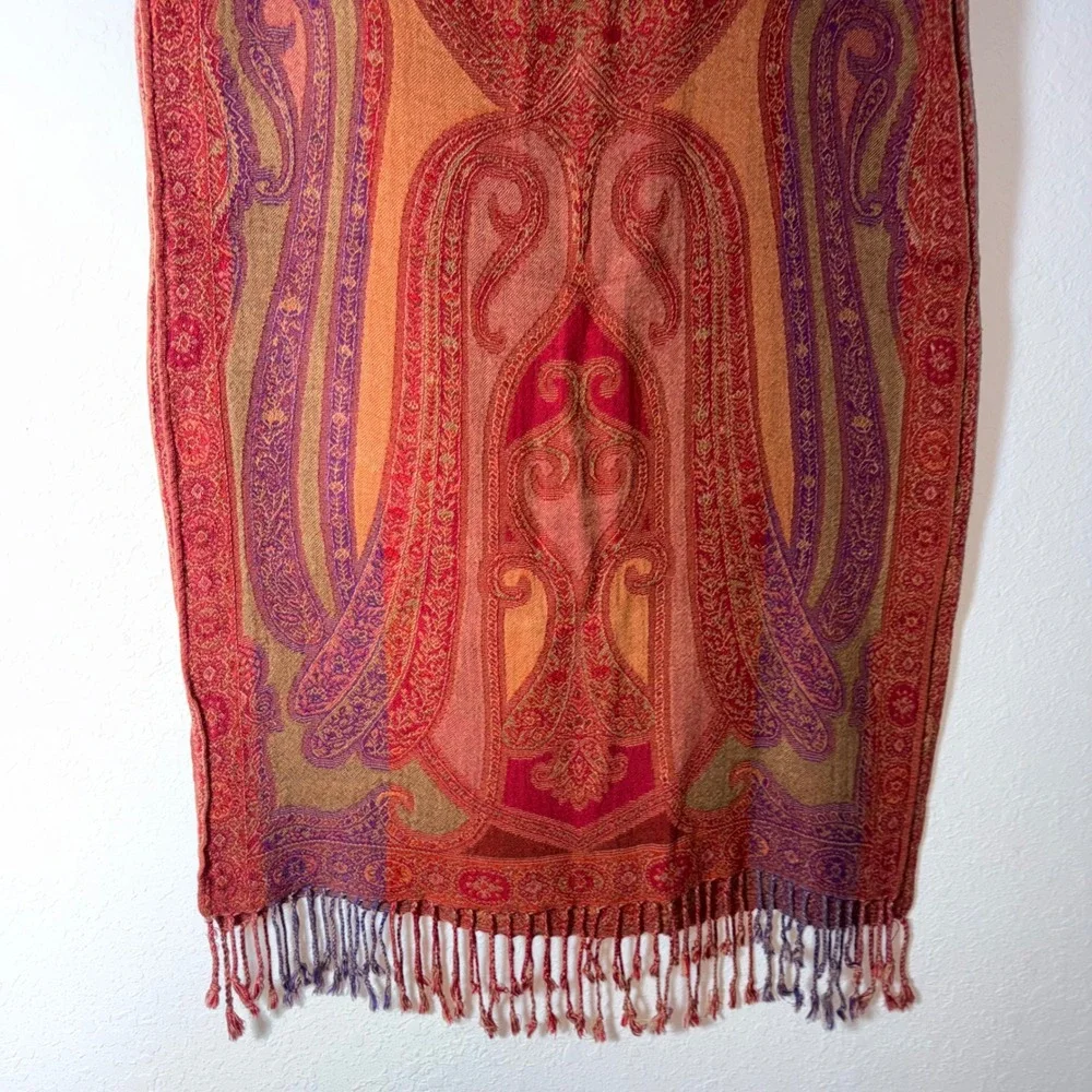 N/A intricate paisley